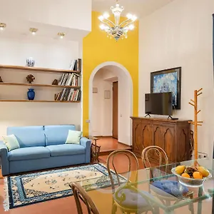 Signoria With Patio Apartment Florence