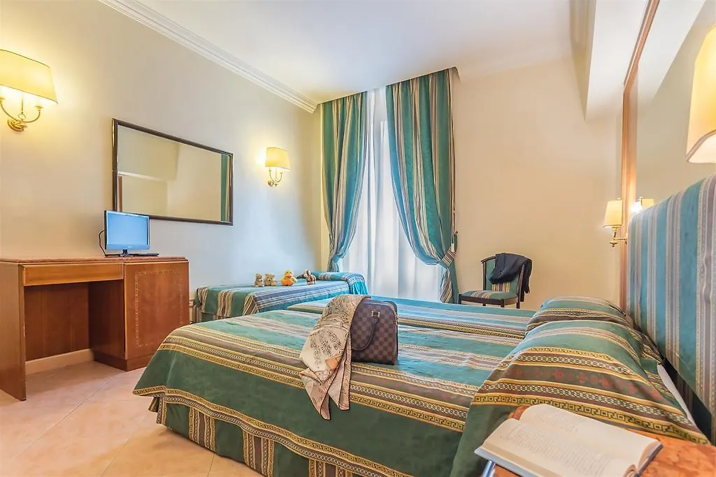 Raeli Hotel Lux Рим
