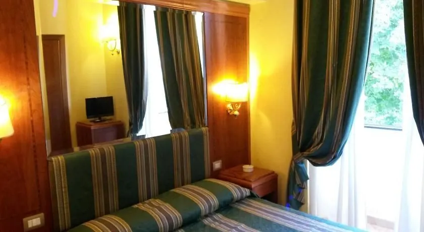 Raeli Hotel Lux Рим