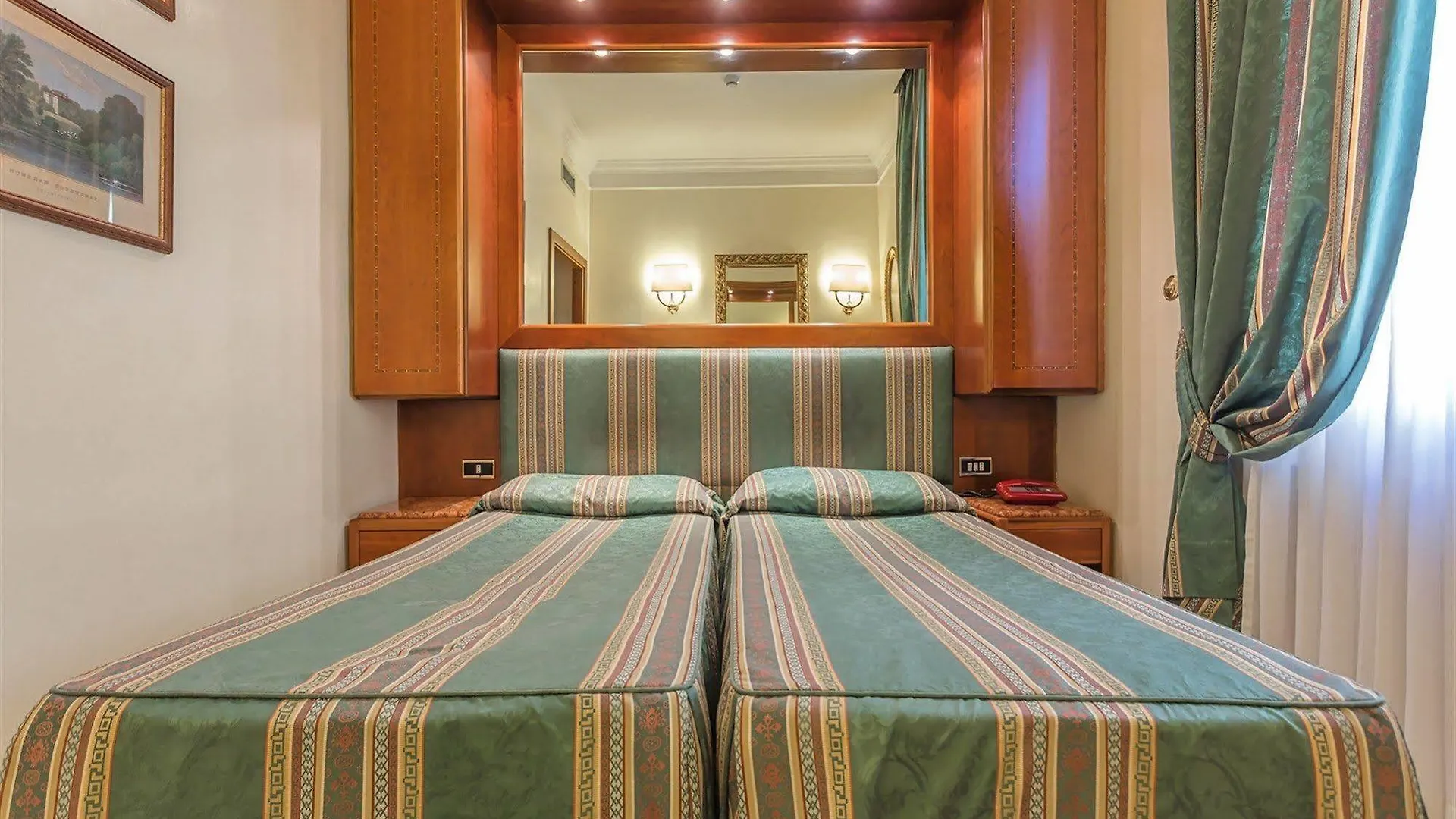 Raeli Hotel Lux Рим Италия