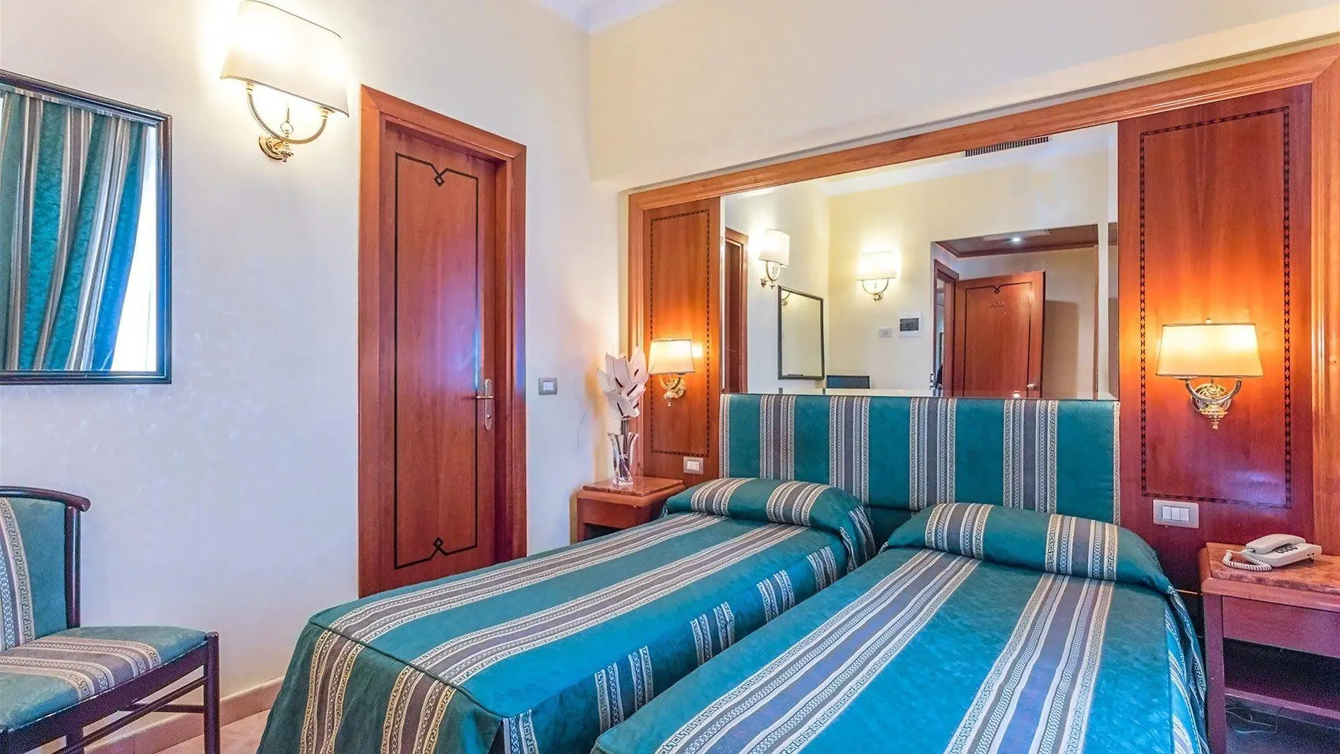 Raeli Hotel Lux Рим 4*,