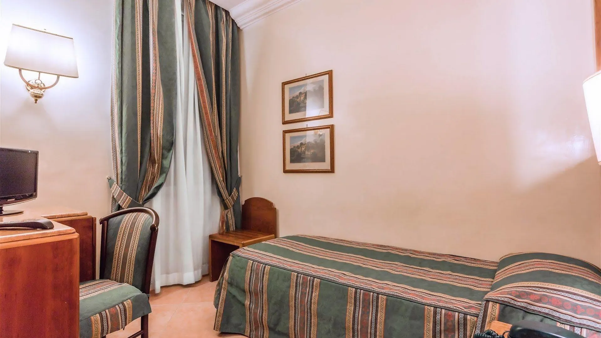 Raeli Hotel Lux Рим