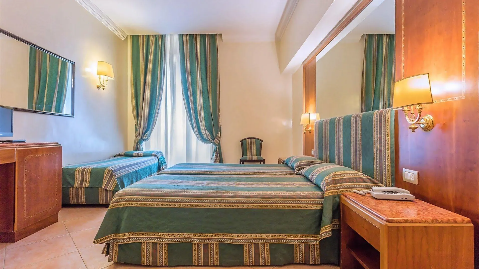 Raeli Hotel Lux Рим