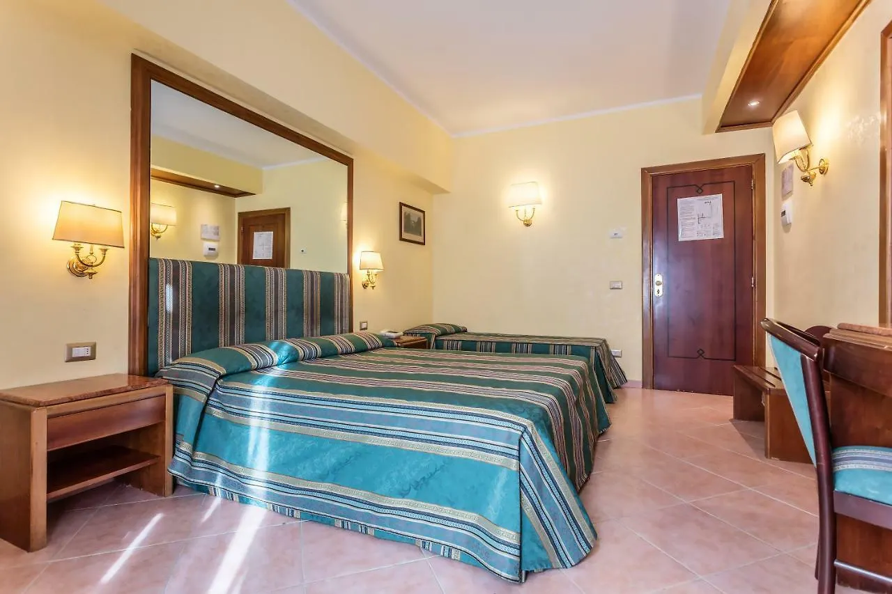 Raeli Hotel Lux Рим